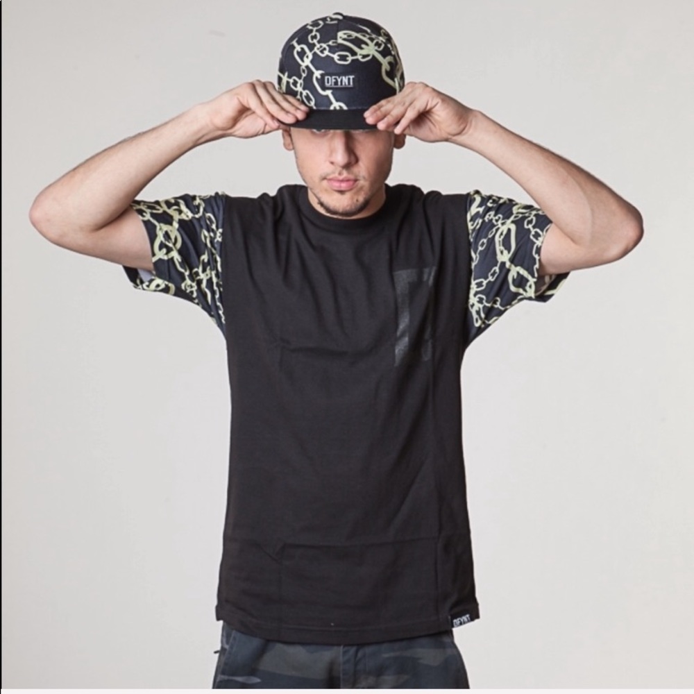 Defyant chain link sleeve tee & hat